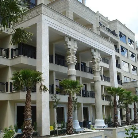 305 * Golden Sands