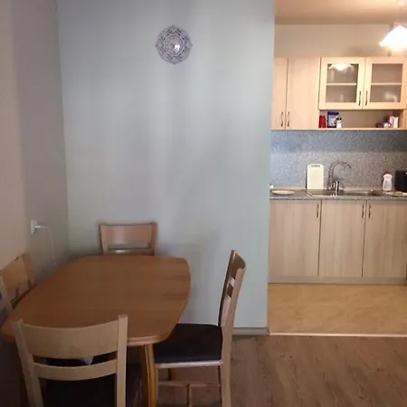 305 * Golden Sands