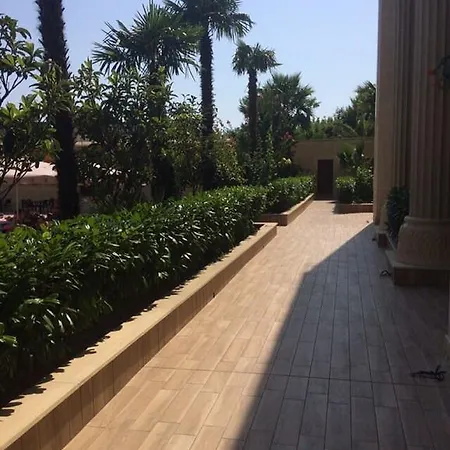 305 * Golden Sands